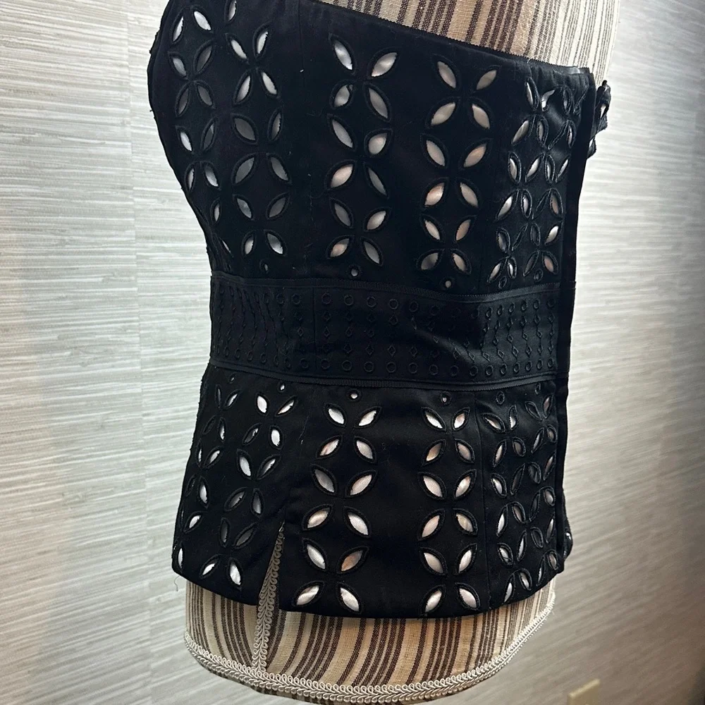 White House Black Market size 4 Black & white cutout Eyelet corset top - Picture 7 of 7